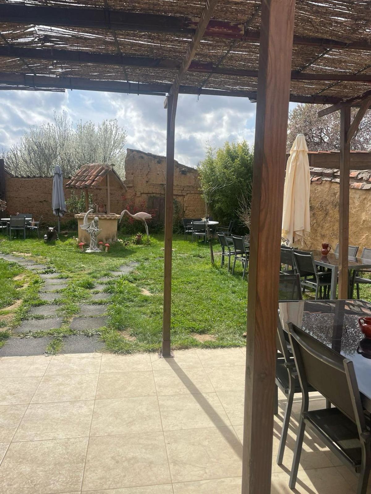 Las Hadas Albergue -Solo Para Peregrinos - Vegano -Bar Reliegos Exterior foto
